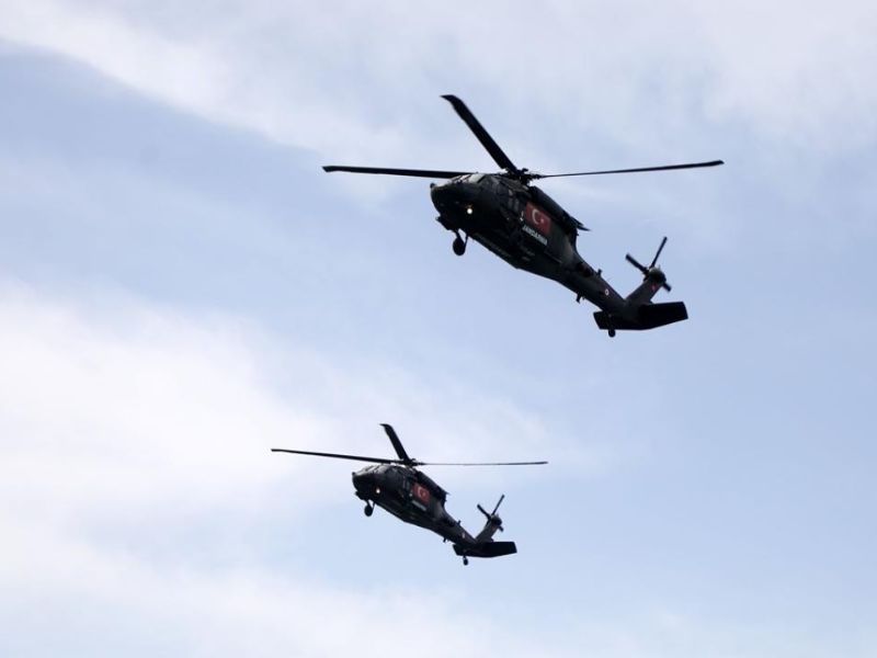 Jandarma Genel Komutanlığı'na Bağlı Çelik Kanatlar, 23 Nisan'da Rize'de Gösteri Uçuşu Gerçekleştirdi