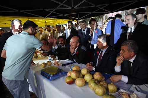 Bakanımız Sn. Süleyman Soylu Şanlıurfa'nın Suruç İlçesinde Düzenlenen Nar Festivaline Katıldı