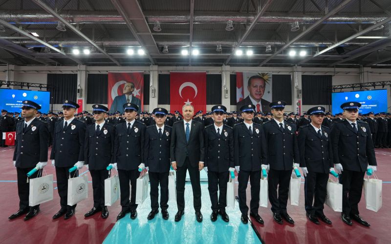İçişleri Bakanımız Sayın Ali Yerlikaya, Erzurum’da düzenlenen 29. POMEM Mezuniyet Törenine katıldı.