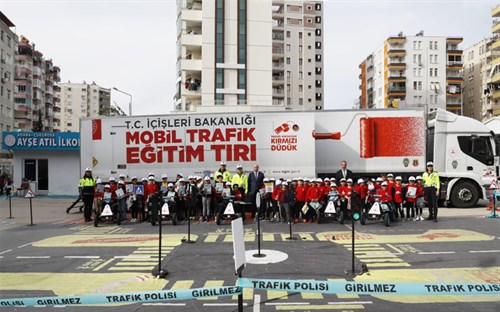  Mobil Trafik Eğitim Tırı Türkiye Yollarında!