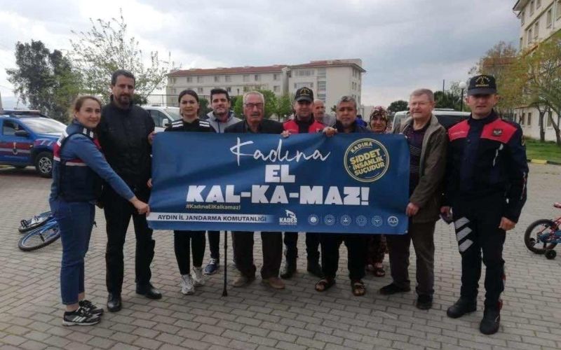 Jandarma Ekipleri Depremzede Vatandaşları KADES Hakkında Bilgilendirdi