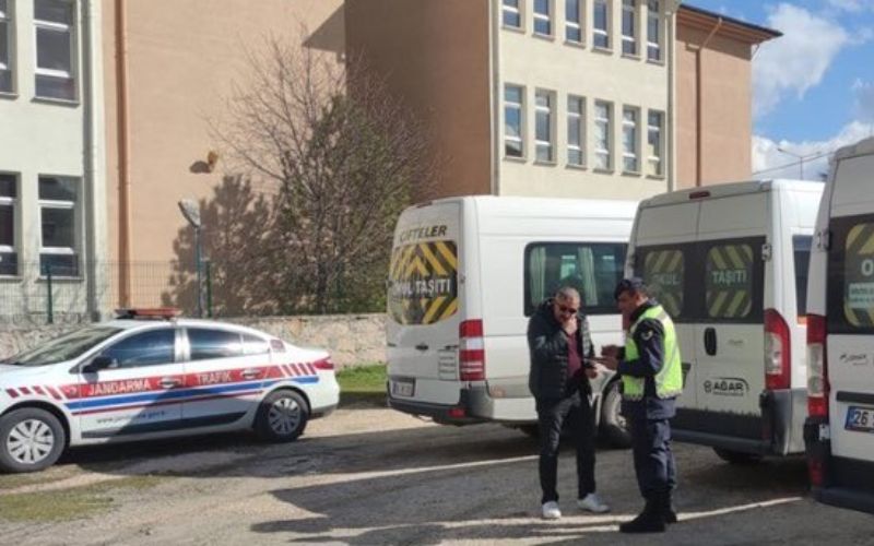Eskişehir’de Polis ve Jandarma 117 Okul Servisi ve Şoförünü Denetledi