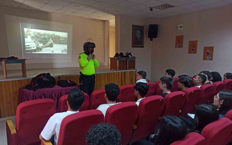 Karacasu’da Öğrencilere ‘Güvenli Motosiklet Kullanıcılığı’ Eğitimi Verildi