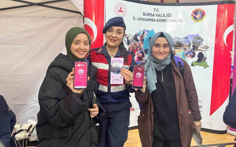 Jandarma, Gençlere KADES ve Şiddete Karşı Mücadele Eğitimi Verdi