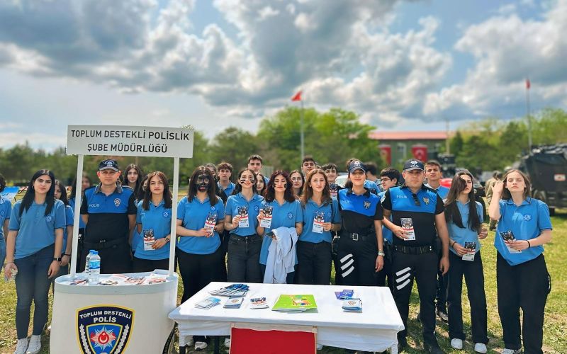 Erzincan Emniyet Müdürlüğü'nden 19 Mayıs Etkinliğinde Bilgilendirme Standı