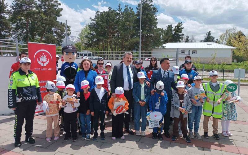 Erzurum'da Polis Ekipleri Çocuklarla Bir Araya Geldi