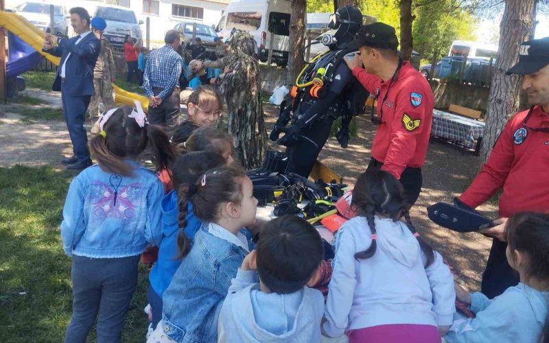 Zonguldak'ta Jandarma Minik Öğrencileri Bilgilendirdi