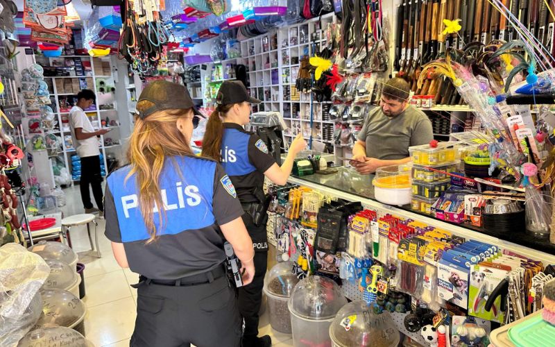 Ardahan'da Polis Ekipleri Tarafından Esnafa Güvenlik ve Farkındalık Eğitimi Verildi
