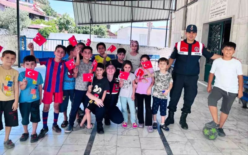 Aydın'da Jandarma, Çevre ve Doğa Bilincini Artırmak İçin Bilgilendirme Etkinliği Düzenledi