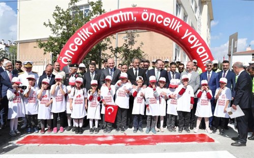 Bakanımız Sn. Süleyman Soylu, Afşin Bey İlkokulu'nda Düzenlenen 'Yayalara Öncelik Duruşu, Hayata Saygı Duruşu' Programına Katıldı