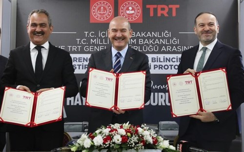 Bakanlığımız, Milli Eğitim Bakanlığı ve TRT Genel Müdürlüğü Arasında Öğrencilerde Trafik Bilincinin Geliştirilmesi İş Birliği Protokolü İmzalandı