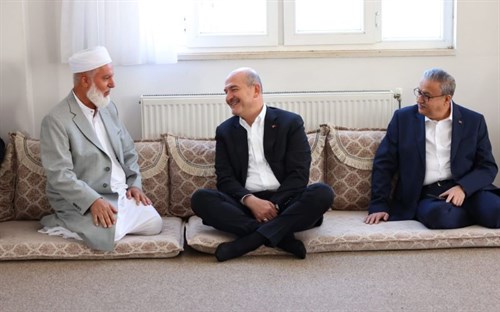 Bakanımız Sn. Süleyman Soylu Diyarbakır’ın Merkez Kayapınar ilçesindeki Zehra Yatılı Erkek Kur'an Kursu'nu ziyarette bulundu.