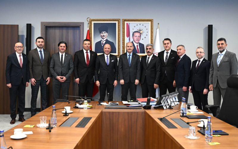 Bakanımız Sn. Süleyman Soylu bakanlığımızda, Ankara Sanayi Odası Yönetim Kurulu Başkanı Sn. Seyit Ardıç ve beraberindeki heyetle bir araya geldi.