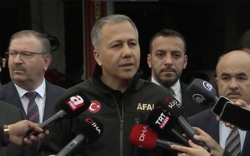 Bakanımız Sn. Ali Yerlikaya, Samsun'da su baskınlarının yaşandığı Gülsan Sanayi Sitesi'ndeki incelemeleri sonrası açıklamalarda bulundu.
