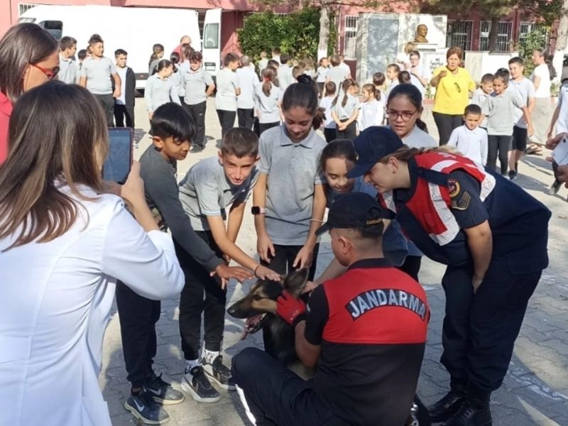 Jandarma'dan Öğrencilere Eğitim