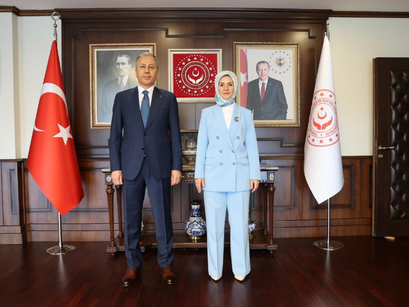İçişleri Bakanımız Sayın Ali Yerlikaya, Aile ve Sosyal Hizmetler Bakanı Sayın Mahinur Özdemir Göktaş'ı Makamında Ziyaret Etti