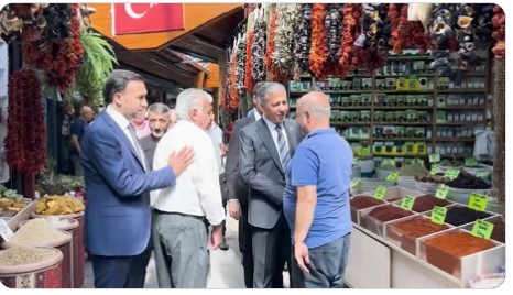 İçişleri Bakanımız Sn. Ali Yerlikaya, Ulus’ta Anafartalar Çarşısı’nda Esnafımız ve Vatandaşlarımızla Bir Araya Geldi