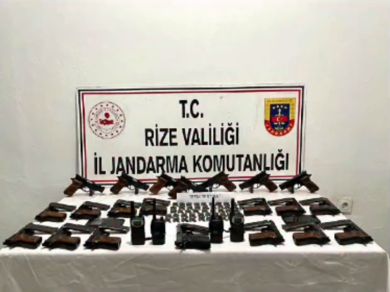 Rize'de “KAHRAMANLAR OPERASYONLARI” Kapsamında Çok Sayıda Ruhsatsız Tabanca ve Mühimmat Ele Geçirildi