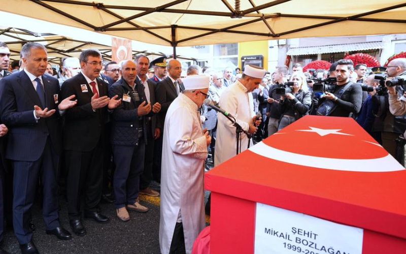 Bakanımız Sn. Ali Yerlikaya, Terör Saldırısı Girişiminde Bulunan Teröristlerin Kayseri’de Şehit Ettiği Mikail Bozlağan'ın Cenaze Törenine Katıldı