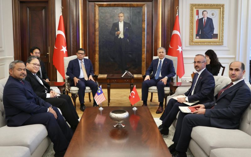  İçişleri Bakanımız Sn. Ali Yerlikaya, Malezya İçişleri Bakanı Sayın Saifuddin Nasution Bin İsmail ve Heyeti'ni Makamında Kabul Etti