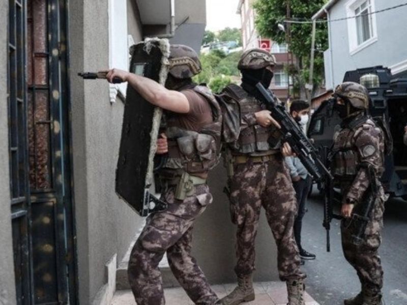 64 İlde “KAHRAMANLAR OPERASYONLARI” Kapsamında Çok Sayıda Ruhsatsız Tabanca, Uzun Namlulu Tüfek ve Av Tüfeği Ele Geçirildi