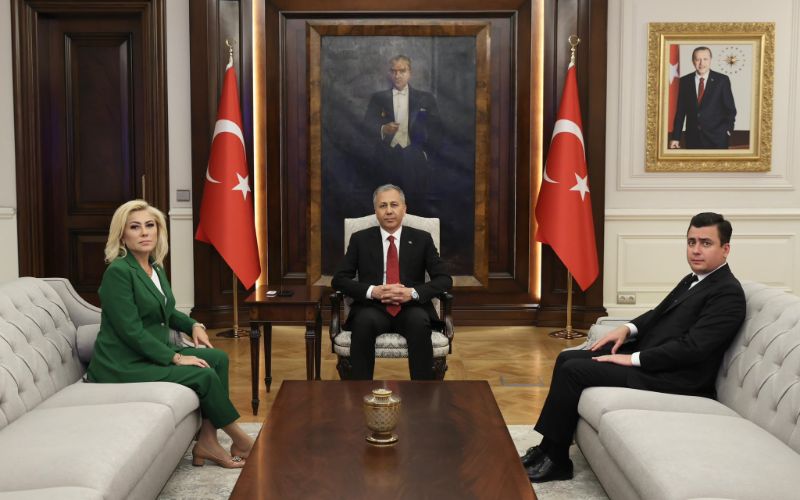 AK Parti İzmir Milletvekili Sayın Şebnem Bursalı ve AK Parti Ankara Milletvekili Sayın Osman Gökçek,Bakanlığımıza Yapılan Terör Saldırısının Ardından Bakanımız Sn. Ali Yerlikaya'yı Ziyaret Etti.