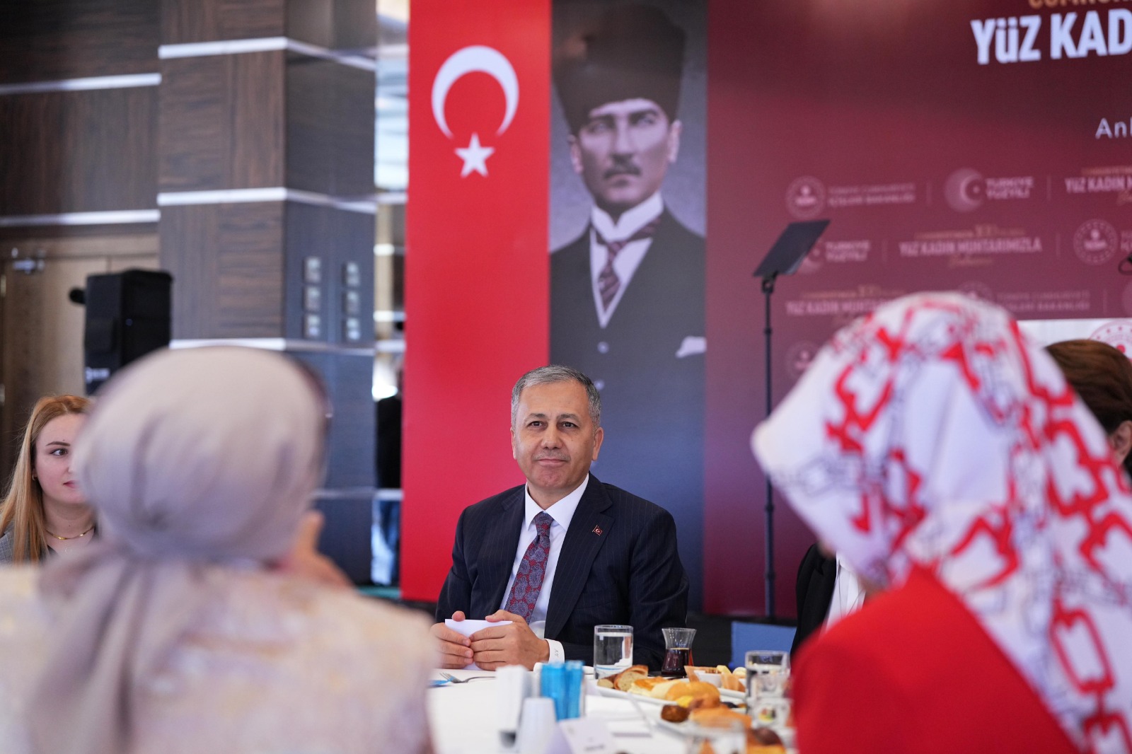 İçişleri Bakanı Ali Yerlikaya, Cumhuriyetimizin 100. Yılında Yüz Kadın Muhtarla Buluşma Programına Katıldı