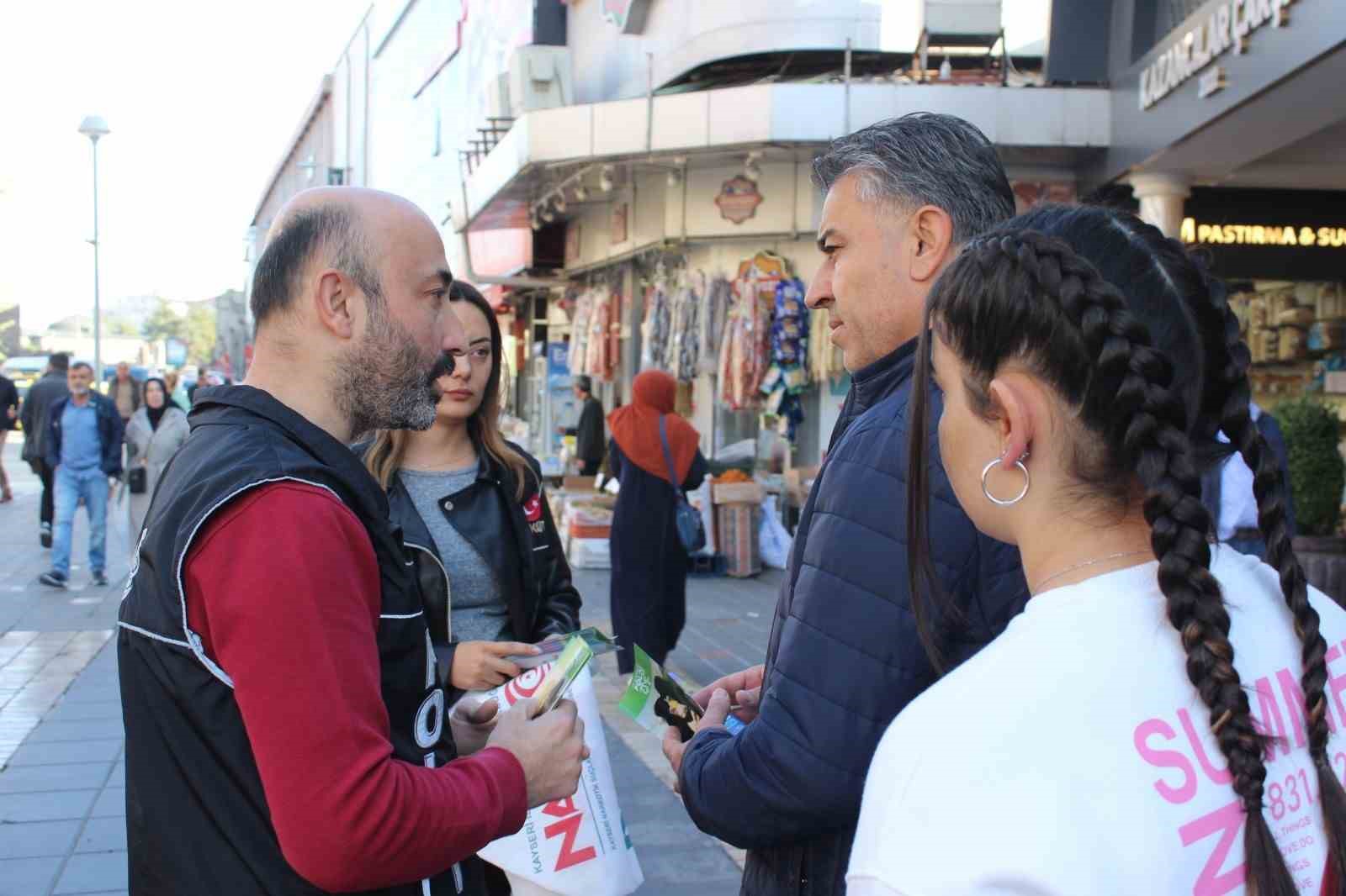 Polis Ekiplerinden Vatandaşlara Uyuşturucu Bilgilendirmesi