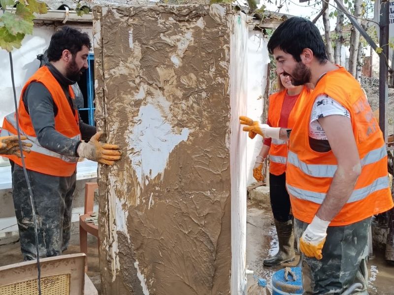 AFAD Gönüllüleri Selden Etkilenen Bölgelerde Yaraları Sarıyor