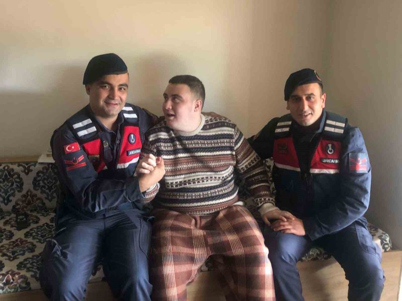 Jandarma Ekipleri Engelli Vatandaşları Yalnız Bırakmadılar
