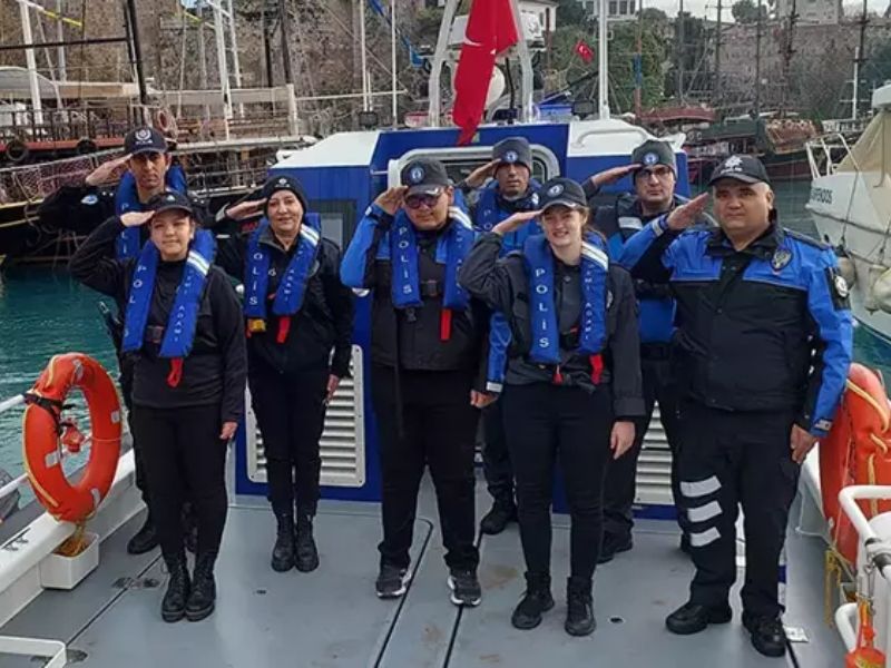 Antalya'da Engelli Gençler Bir Günlüğüne Polis Oldu