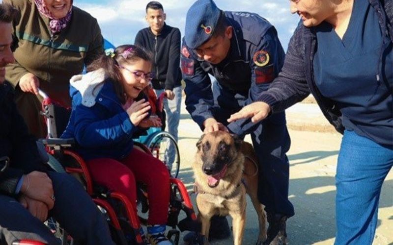 Jandarma Ekiplerinden Özel Eğitim Gören Öğrencilere Ziyaret