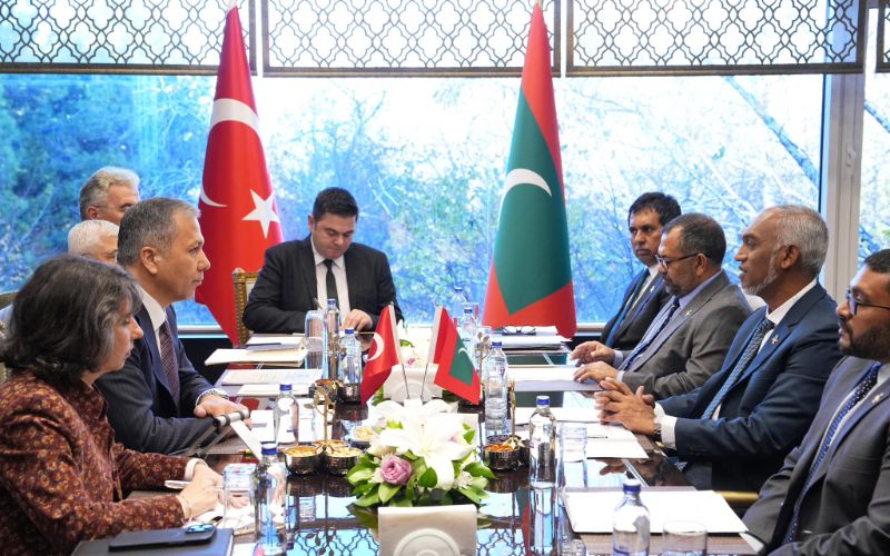 İçişleri Bakanımız Sayın Ali Yerlikaya ile Maldivler Cumhurbaşkanı Sayın Mohammed MUİZZU Çankaya Köşkü'nde bir araya geldi.