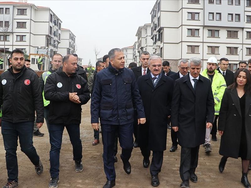 İçişleri Bakanı Ali Yerlikaya, Kahramanmaraş'ta Deprem Konutlarını İnceledi