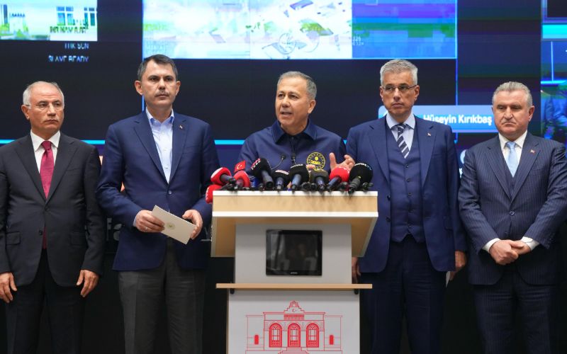 İçişleri Bakanımız Sayın Ali Yerlikaya, AFAD Başkanlığında İstanbul Depremi ile İlgili basın açıklaması yaptı.