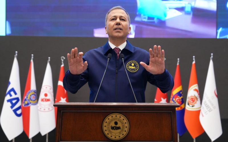 İçişleri Bakanımız Sayın Ali Yerlikaya, Narkokapan-Ankara Operasyonu ve bir süredir devam eden operasyonlara ilişkin basın açıklaması yaptı.