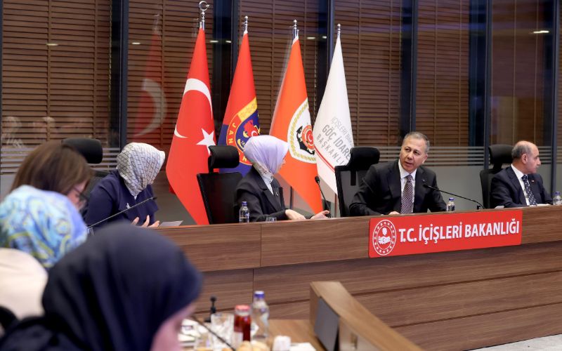 İçişleri Bakanımız Sayın Ali Yerlikaya, "Kadına yönelik şiddeti sadece o kadına değil, devletimize, milletimize, insanlığa ve medeniyet değerlerimize yönelik bir saldırı olarak nitelendiriyoruz."