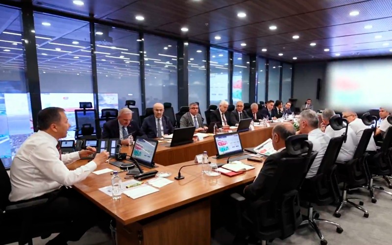 İçişleri Bakanımız Sayın Ali Yerlikaya’nın Başkanlığında, Bakan Yardımcılarımız, Jandarma Genel Komutanımız, Emniyet Genel Müdürümüz ve ilgili birim amirlerimizin katılımıyla  “Uyuşturucu ile Mücadele” Konulu Güvenlik Toplantısı Gerçekleştirildi.