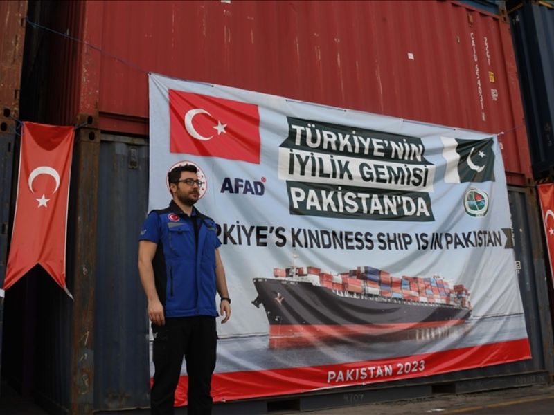 Türkiye'nin Pakistan'daki Selzedelere Gönderdiği İlk İyilik Gemisi Karaçi'ye Ulaştı