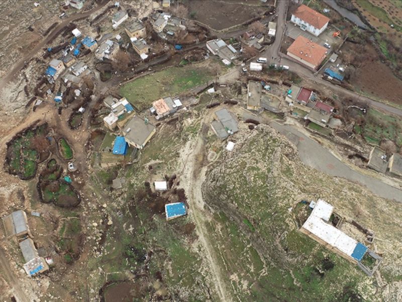 AFAD, Şırnak'ta Yamaçtaki Köylerde Riskli Kayaları Dronla Tespit Etti