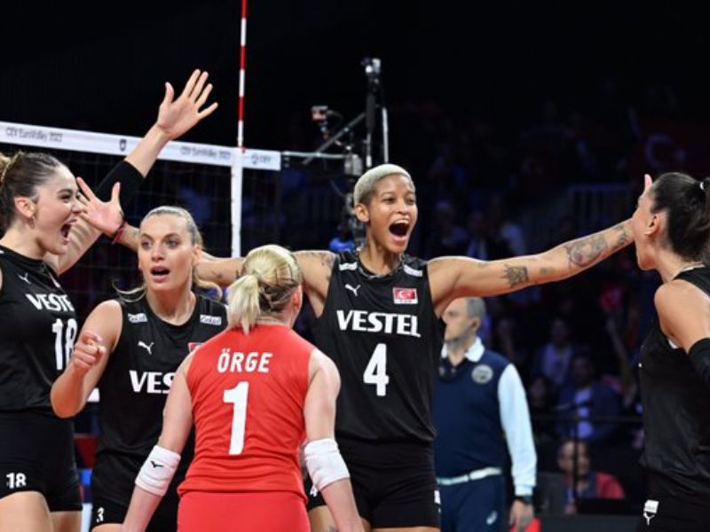 İçişleri Bakanımız Sn. Ali Yerlikaya 2024 Paris Olimpiyatlarına Katılmaya Hak Kazanan Filenin Sultanları Kadın Milli Voleybol Takımını Tebrik Etti