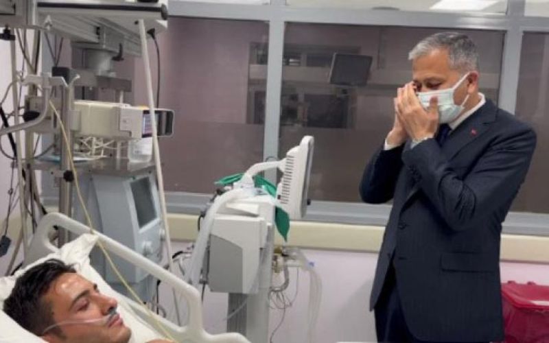 Cumhurbaşkanımız Sn. Recep Tayyip Erdoğan Terör Saldırısında Yaralanan Polisimiz İle Telefon Görüşmesi Gerçekleştirdi
