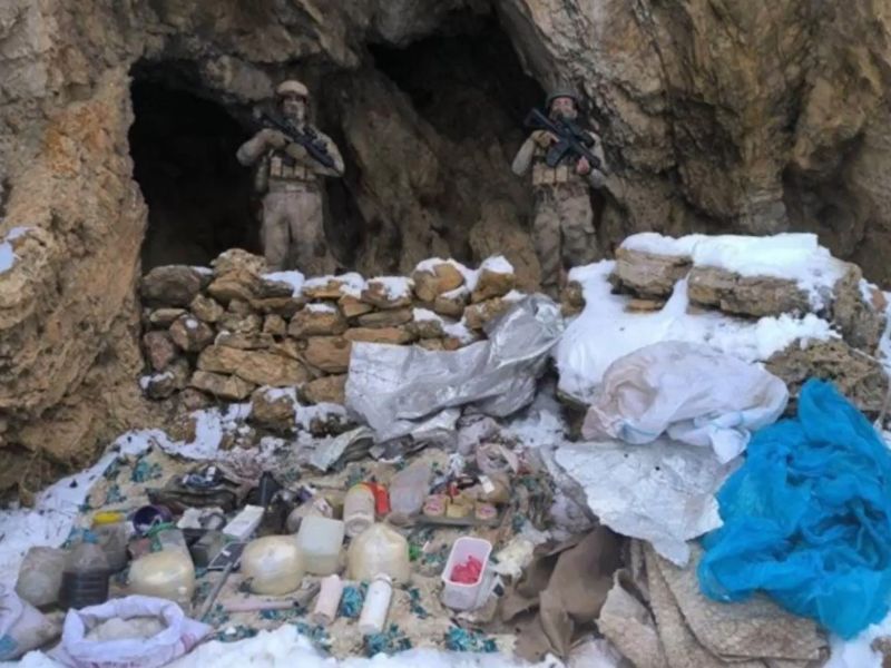 ‘Kahramanlar-33’ Operasyonlarında Teröristlerin Kullandığı 78 Barınma Alanı İmha Edildi