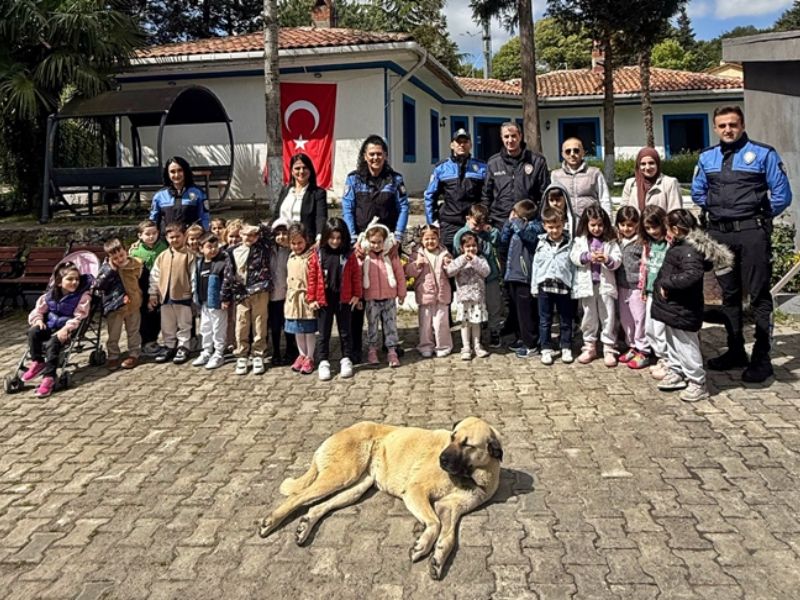 Toplum Destekli Polis Ekipleri Öğrencilere Trafik Güvenliği, Güvenli Oyun Alanları ve 112 Kullanımı Hakkında Bilgilendirmelerde Bulundular