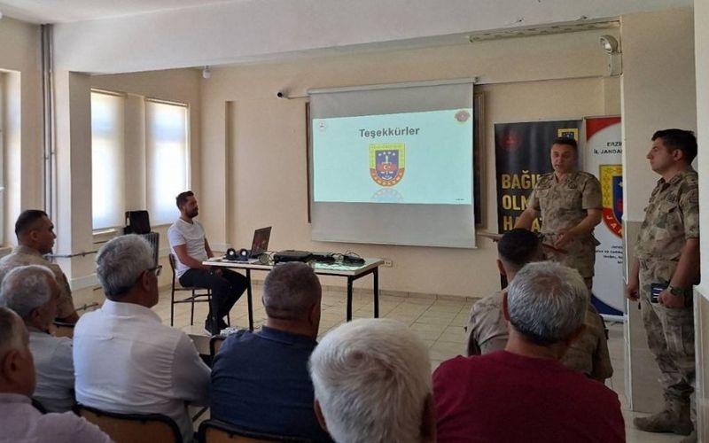 Jandarma, Köylerde Bilinçlendirme Faaliyeti Gerçekleştirdi