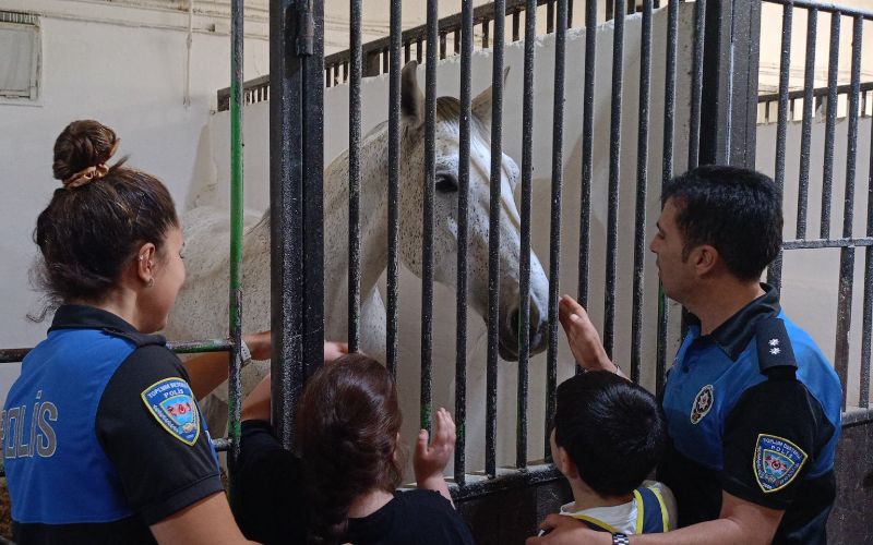 Toplum Destekli Polis Ekiplerince Özel Çocuklarla Kayseri Emniyet Müdürlüğü Atlı Birlik Tesislerinde Oyunlar Oynayıp Vakit Geçirdiler
