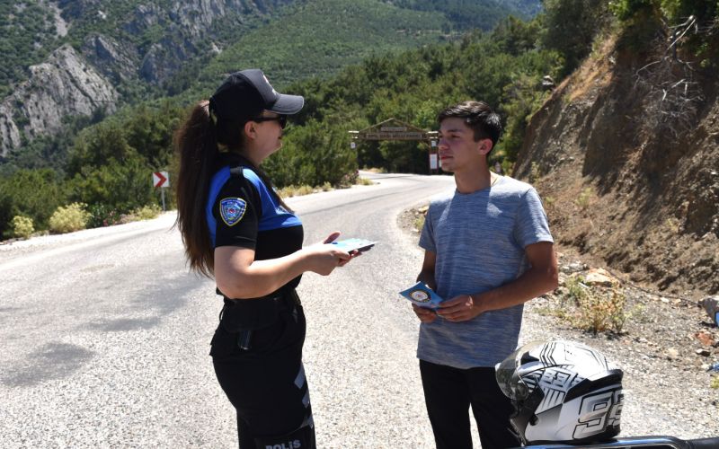 Manisa Toplum Destekli Polis Ekiplerince, "Ormanlar Milli Servetimizdir" Anlayışıyla Yangınlara Karşı Bilinçlendirme Çalışması Gerçekleştirildi