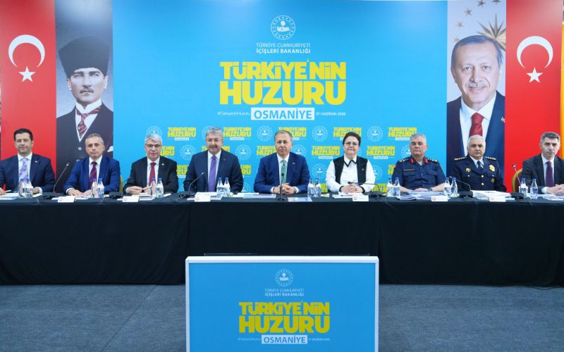 İçişleri Bakanımız Sayın Ali Yerlikaya Başkanlığında Osmaniye'de Türkiye'nin Huzuru Toplantısı Gerçekleştirildi